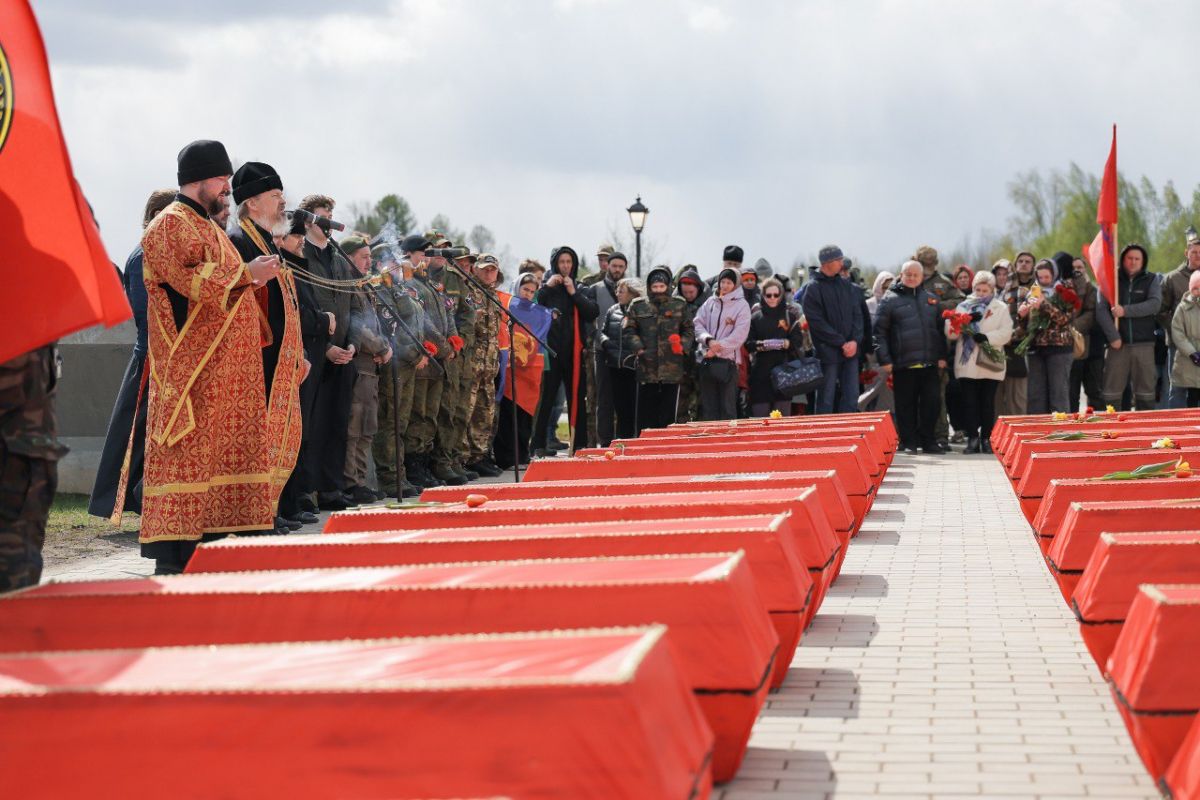 В Мясном Бору захоронили останки бойцов Красной Армии | 08.05.2024 |  Великий Новгород - БезФормата