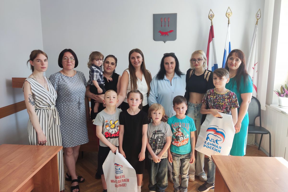 В Ленинском районе Саранска вручили подарки многодетным семьям