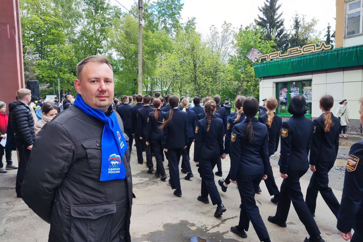 В Ленинском районе Саранска прошел парад у дома ветерана