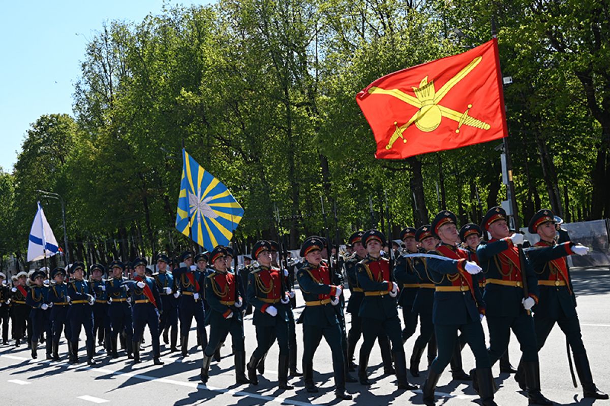 Во славу павшим и живым. В Смоленске состоялся парад Победы