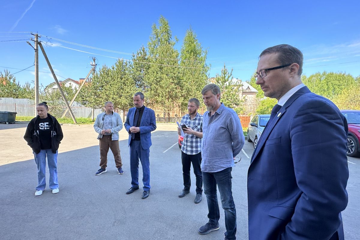 Партийцы проводят мониторинг качества благоустройства дворов в Костроме