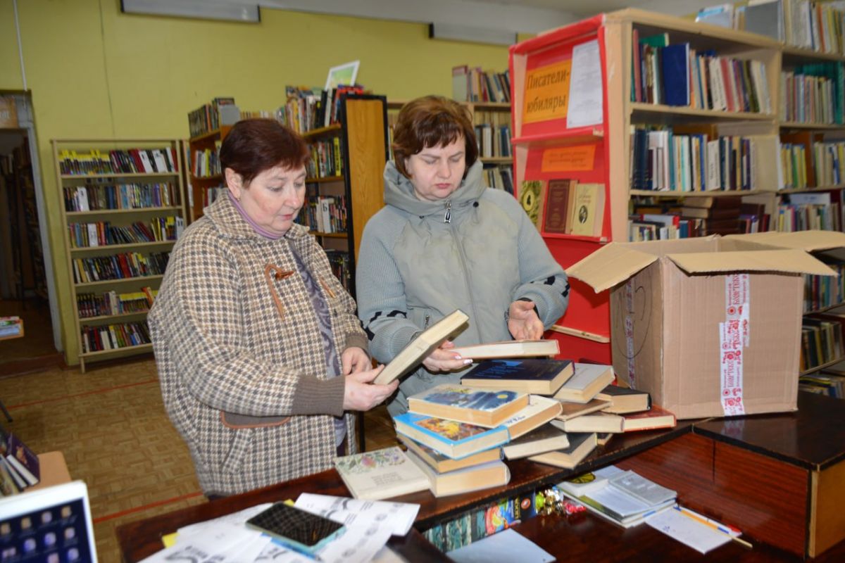 Акцию по сбору книг для сельских библиотек запустил фонд «Земляки»