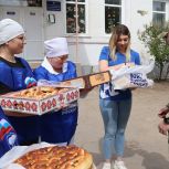 В ЛНР активисты «Единой России» подготовили домашнюю выпечку для участников СВО