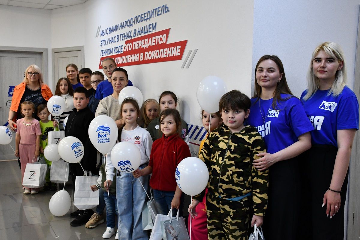 Открытка другу: алтайские дети участников СВО поздравили сверстников из ЛНР с Днем защиты детей