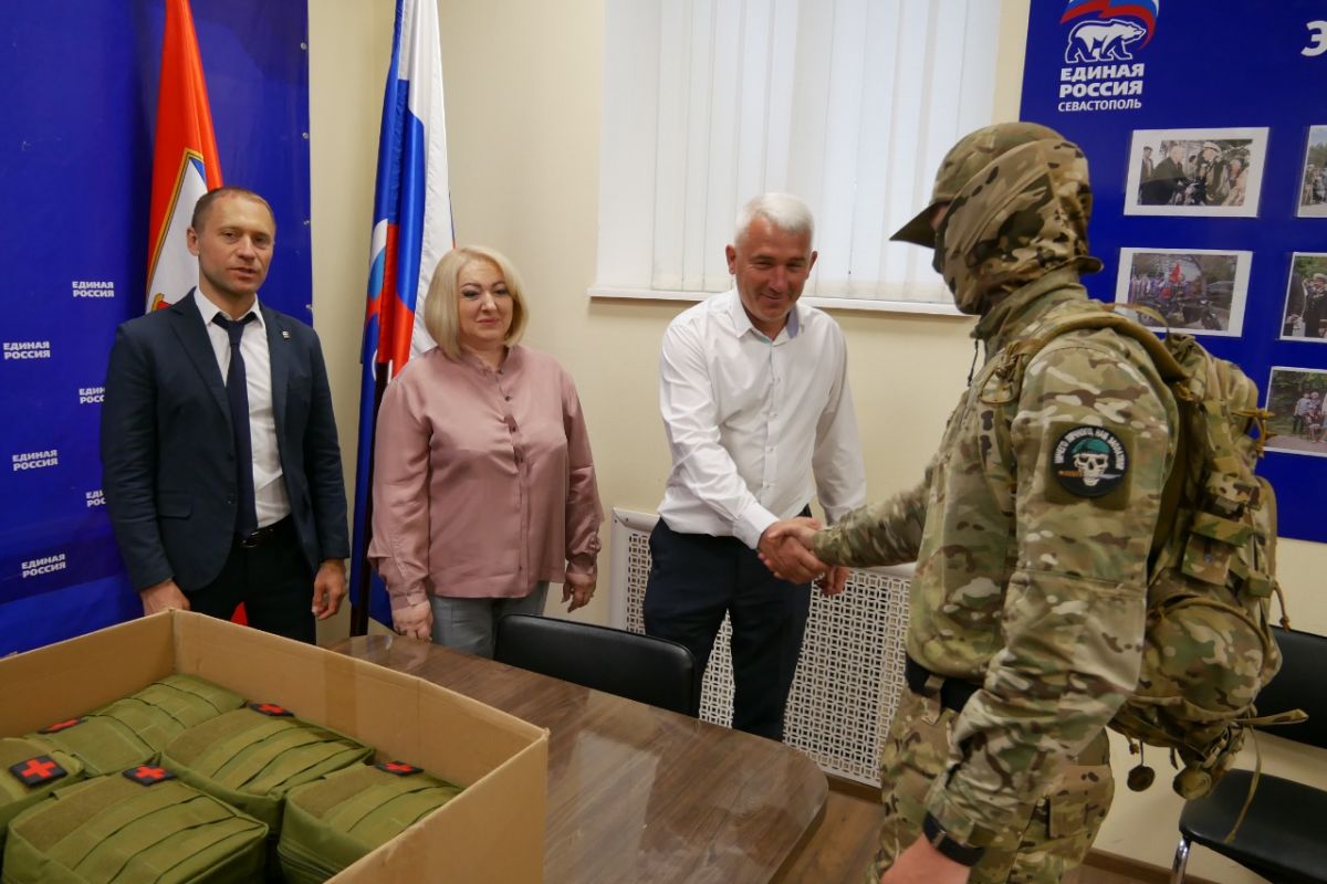 «Единая Россия» приобрела тактические аптечки для бойцов СВО