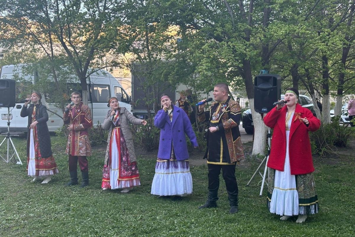 В Октябрьском районе Саранска организовали праздничную программу к Дню  соседей