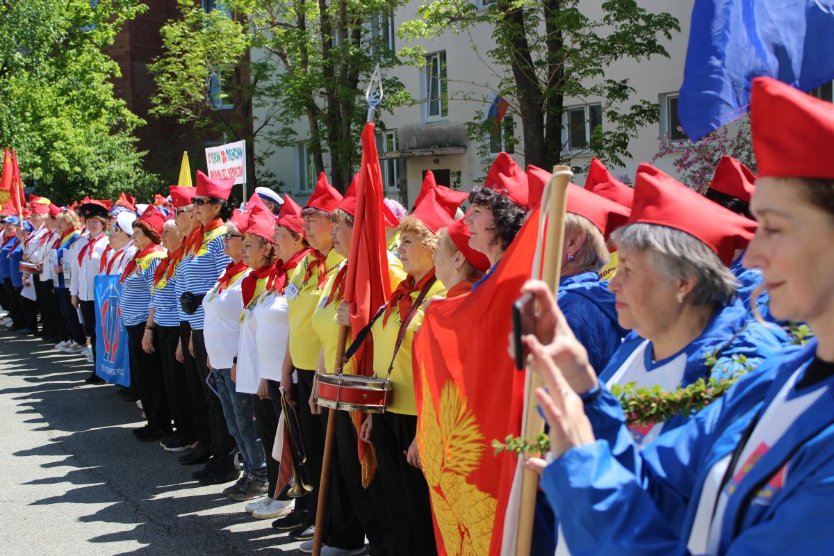 Во Владивостоке активисты партпроекта «Старшее поколение» организовали пионерский слёт