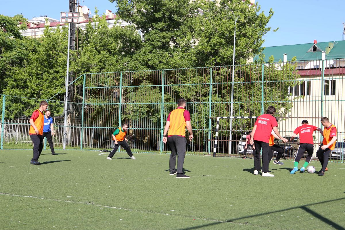 В Грозном «Единая Россия» организовала любительский турнир по футболу в честь Международного дня соседей