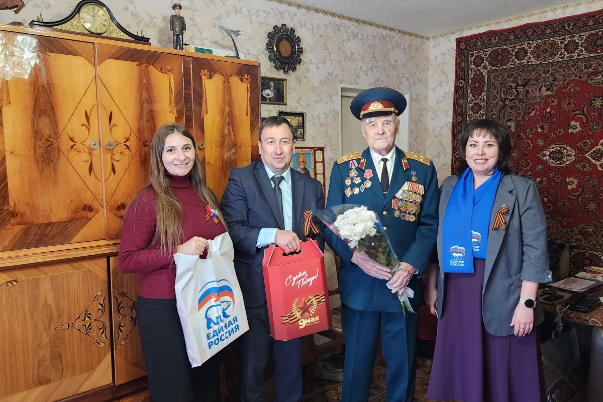 В Ленинском районе Саранска прошел парад у дома ветерана | 08.05.2024 |  Саранск - БезФормата