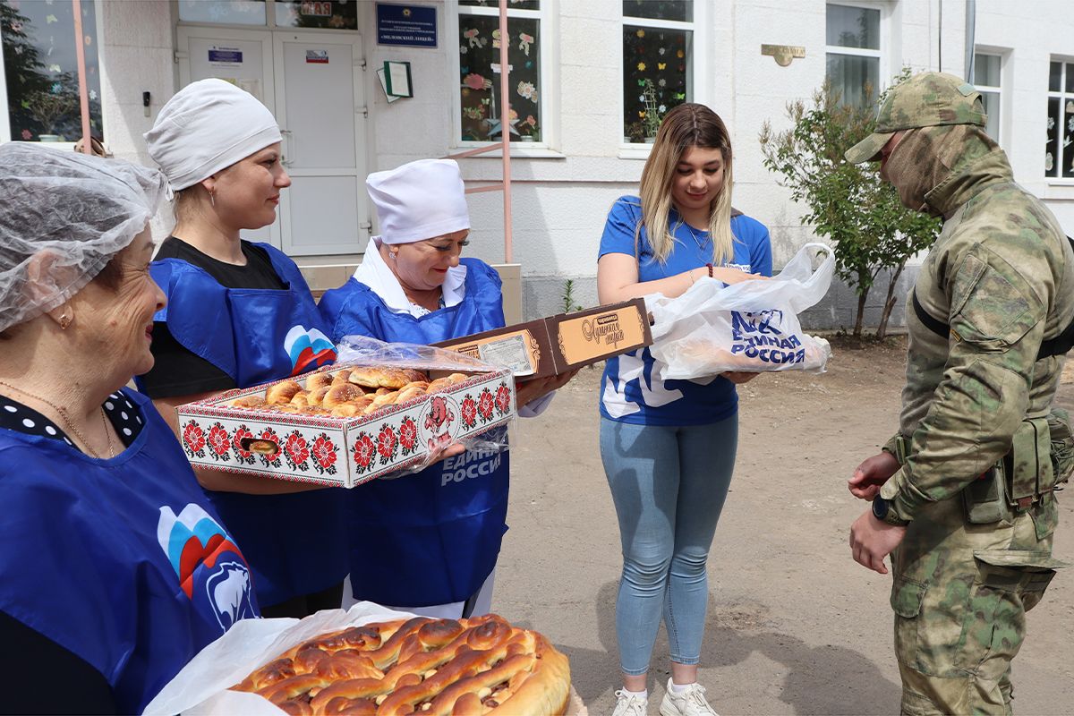 Меловские единороссы испекли пироги и пирожки для участников СВО |  15.05.2024 | Луганск - БезФормата