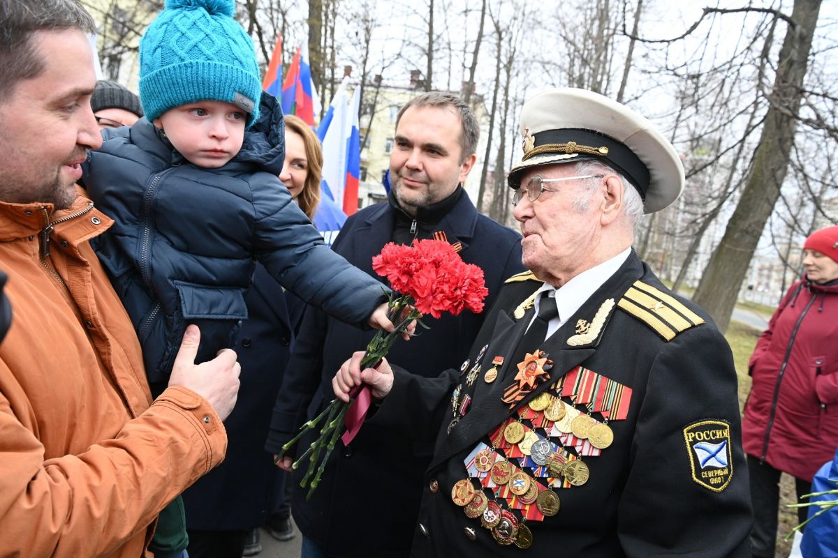 Ветеранов в Петрозаводске поздравили персональными парадами