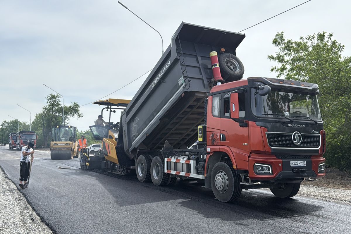 Продолжаются работы по капитальному ремонту улицы Шауцукова.
