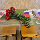 В Волжском открыли Парту Героя в память об участнике СВО, бойце отряда «Бессмертный Сталинград» Владимире Мосиенко