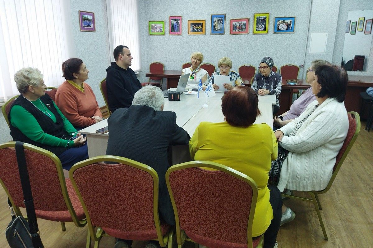 В честь Международного дня соседей единороссы Иркутска открыли Литературную гостиную