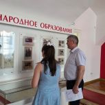 Сергей Лукьянов организовал экскурсию по Рязанской областной Думе для юной победительницы конкурса «Выборы глазами детей» и ее семьи
