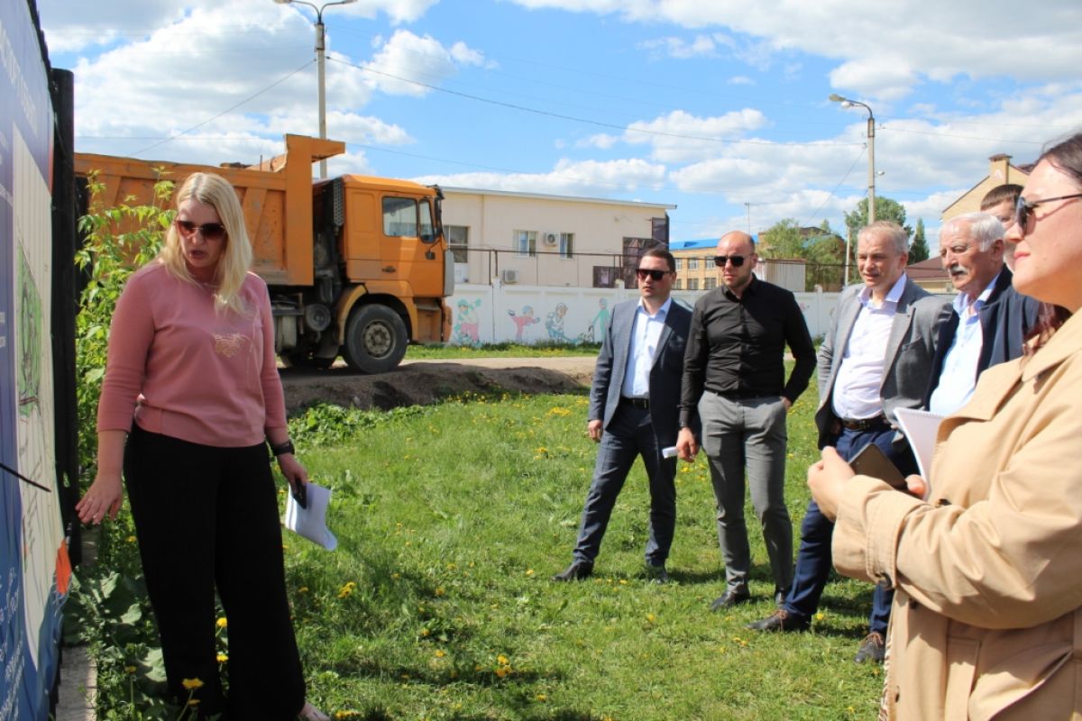 В парке города Октябрьский установят шезлонги