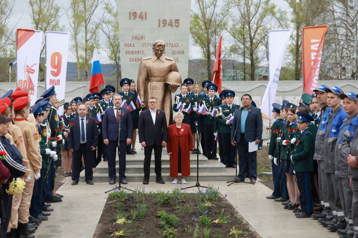 В преддверии Дня Победы, в поселке Магнитка после реставрации открылся мемориальный комплекс