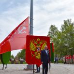 Знамя Победы подняли над Заинском на высоту 20 метров