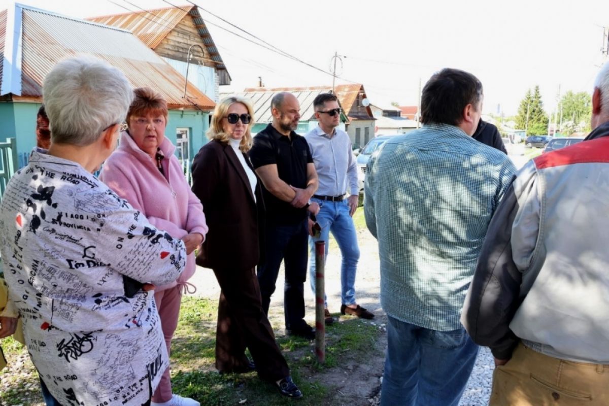 Единороссы проверили ход ремонта улицы Хлебной