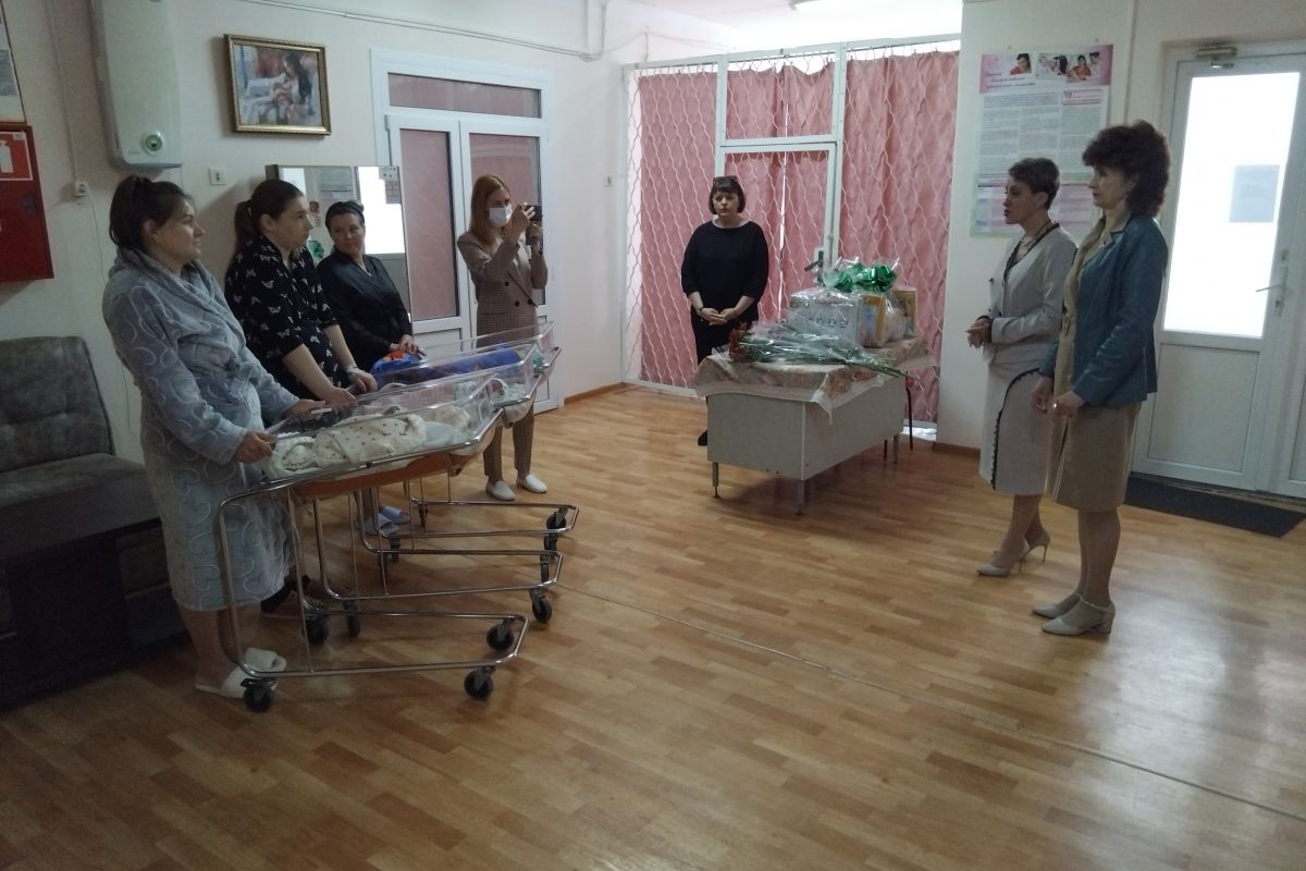 «Единая Россия» поздравила молодых мам Ипатовского округа