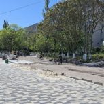 В Ленинском районе по Народной программе продолжается благоустройство площади Крымской Весны