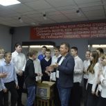 «Единая Россия» пополнила школьный музей в Пскове артефактами времён Великой Отечественно войны