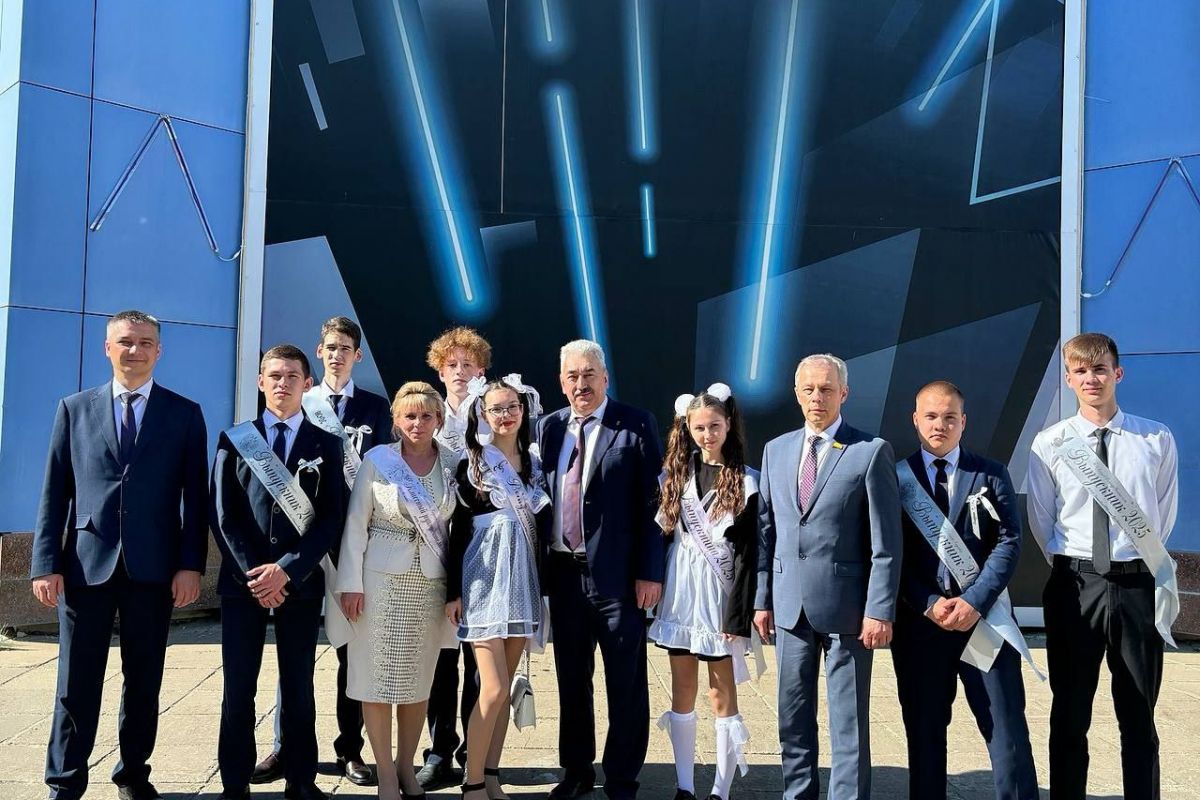 В добрый путь, выпускники!