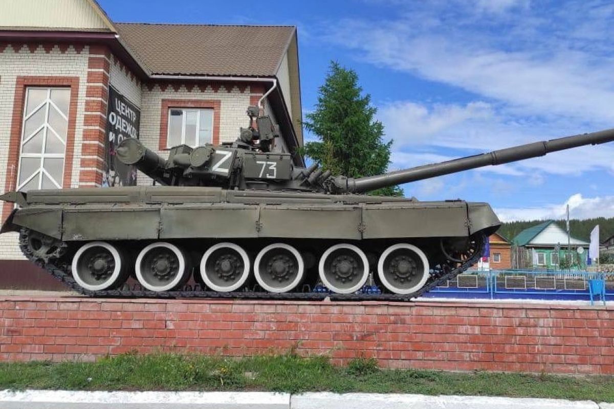 В Ульяновской области «Единая Россия» в преддверии Дня Победы привела в порядок выставочную военную технику