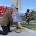 Вечный огонь зажжен на Аллее Славы в прифронтовом округе Херсонской области при содействии «Единой России»