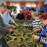 В Белогорске в Крыму по инициативе и поддержке депутатов «Единой России» появился пункт плетения маскировочных сетей