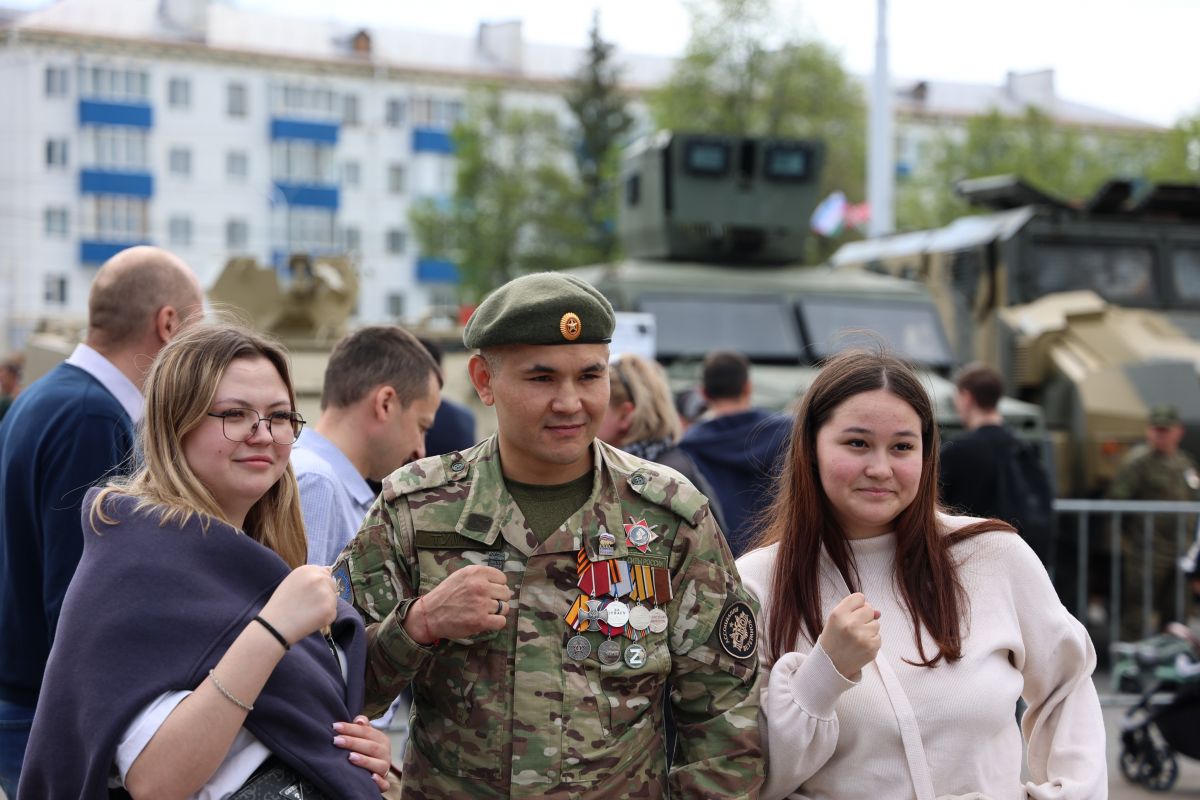 В Уфе при поддержке «Единой России» открылась выставка трофейной военной техники «Сила V правде — гордость и Победа»