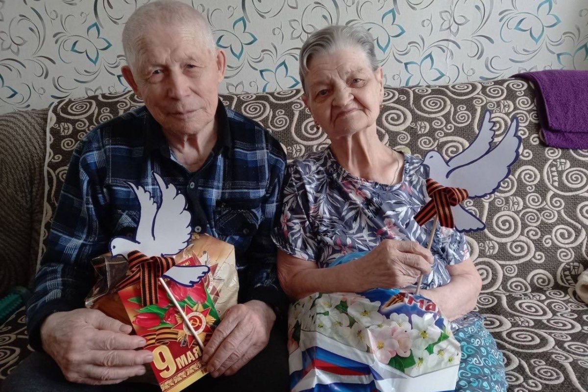 Актив партпроекта «Женское движение Единой России» поздравил детей войны из Коткино с наступающим праздником