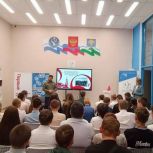 В Майминском районе прошла серия «Классных встреч», в рамках которых депутат Максим Анисимов пообщался с ребятами из пяти школ: Манжерокской, Соузгинской, Подгорновской, Бирюлинской и Кызыл-Озекской