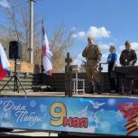 С 80-летием Великой Победы ветеранов поздравили молодогвардейцы в Иркутске