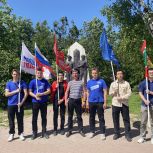 В Калуге молодежь возложила цветы к памятнику «Пограничникам всех поколений»