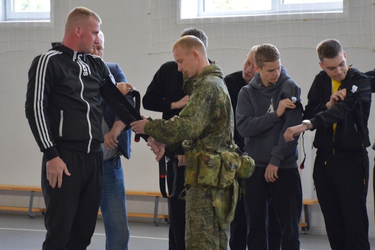 По инициативе «Единой России» в Тербунах Липецкой области организовали занятие по тактической медицине для школьников