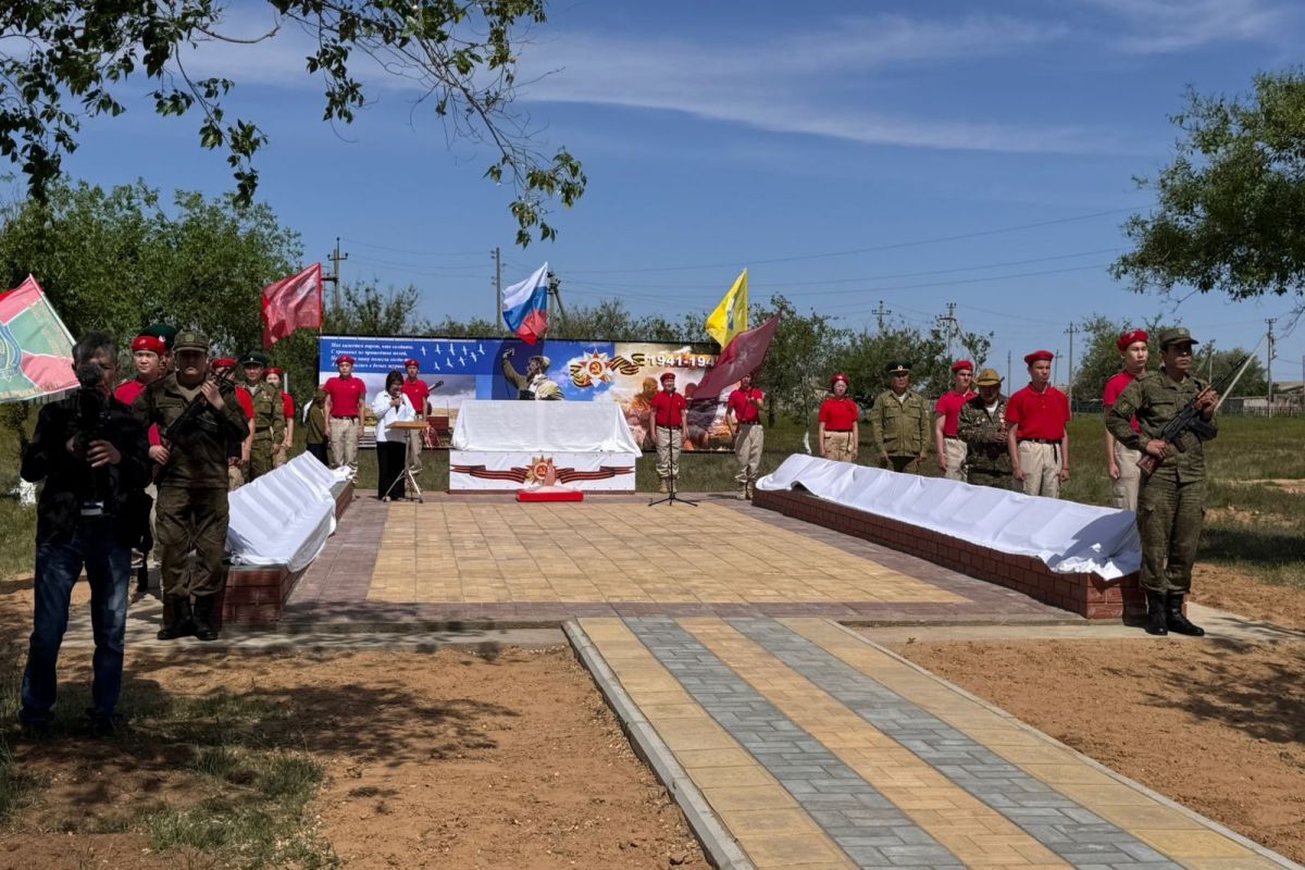 В поселке Привольном Яшкульского района открыли мемориал к 80-летию Великой Победы