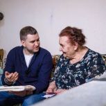 Депутат Госдумы поздравил ветеранов и тружеников тыла с 80-летием Победы