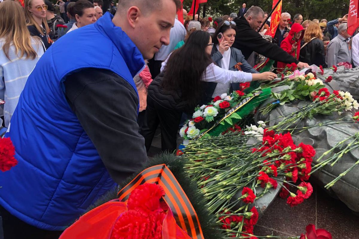 «Единая Россия» почтила память героев в День Великой Победы