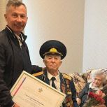 Депутат ЗСК Александр Карпенко поздравил ветерана Великой Отечественной войны с наступающим праздником