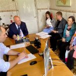 В «Единой России» жителям района помогают в решении социально значимых вопросов