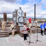 «Единая Россия»: В старейшей школе окружной столицы отреставрировали памятник