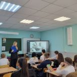 «Единая Россия» организовала для школьников Астрахани урок, посвящённый профессиям военного времени