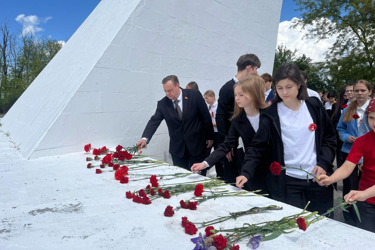 Депутат «Единой России» Максим Колесников познакомил школьников Ростова с подвигом батареи Оганова