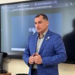 Адлан Динаев провел для грозненских школьников урок «Разговоры о важном»