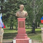 При поддержке «Единой России» в Ясиноватой (ДНР) установили памятник Герою России и ДНР Владимиру Жоге