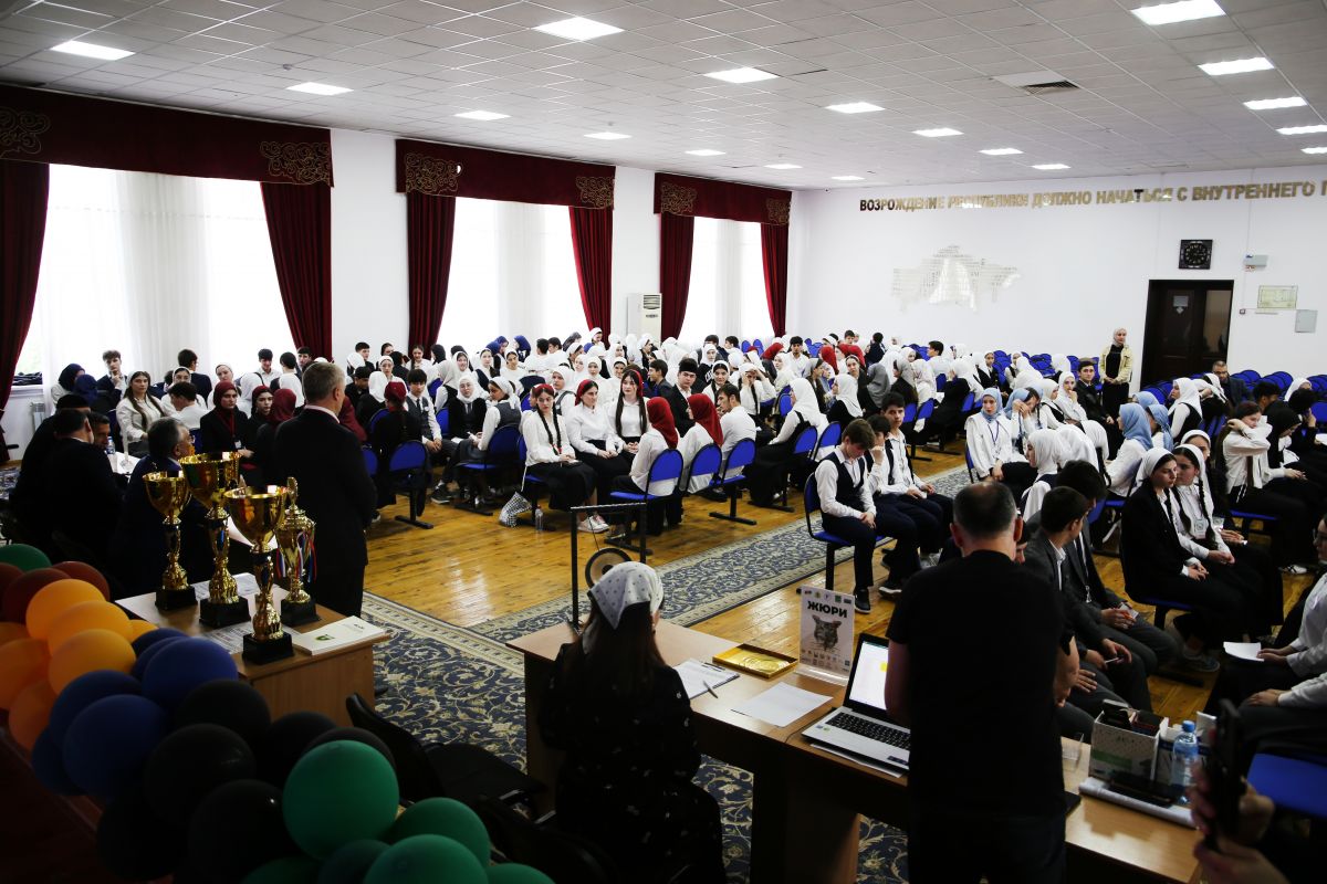 При поддержке «Единой России» в Грозном состоялся интеллектуальный турнир, посвящённый 80-летию Победы