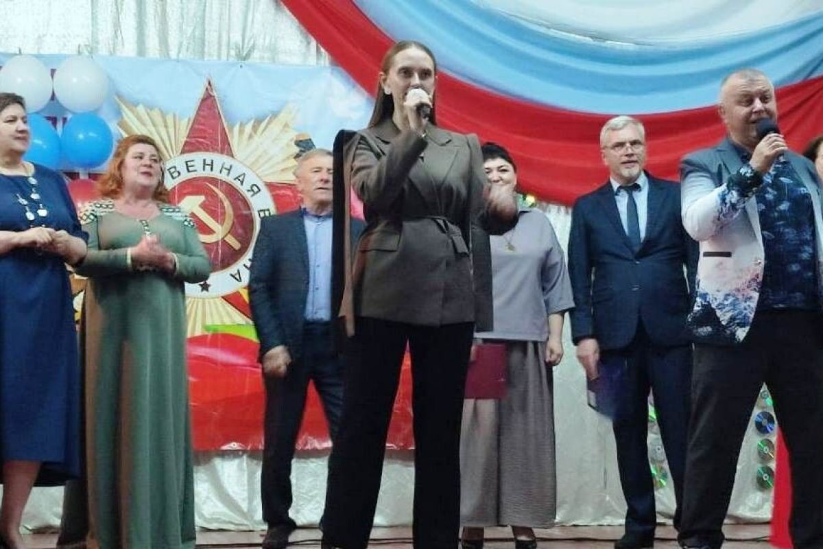 В Октябрьском районе, в рамках партийного проекта «Историческая память», проходит социально-значимый проект «С песней к Победе»