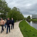 Депутат «Единой России» Юрий Гладунов проверил состояние объектов благоустройства после зимы в Петроградском районе