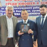 Леонид Черкесов приветствовал участников турнира по вольной борьбе в Вурнарах